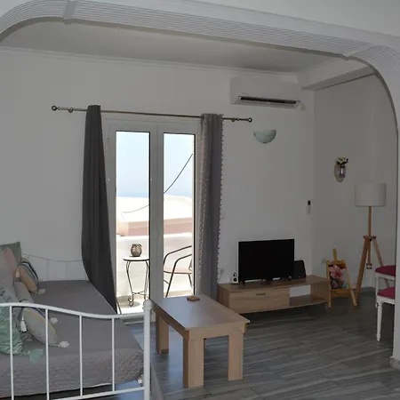 Kalamia's Sunny Apartment