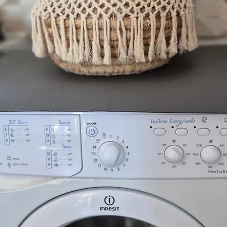 Kalamia's Sunny Apartment *