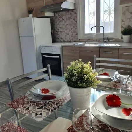 Kalamia's Sunny 아파트 피르고스