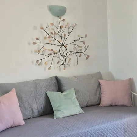Kalamia's Sunny Apartamento